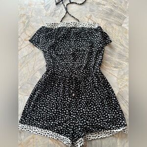 WHITE HOUSE BLACK MARKET Blk and Wt leopard short Romper size XXS